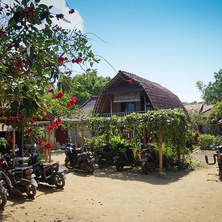 Harry'S Ocean House Pacitan Apartment Exterior photo