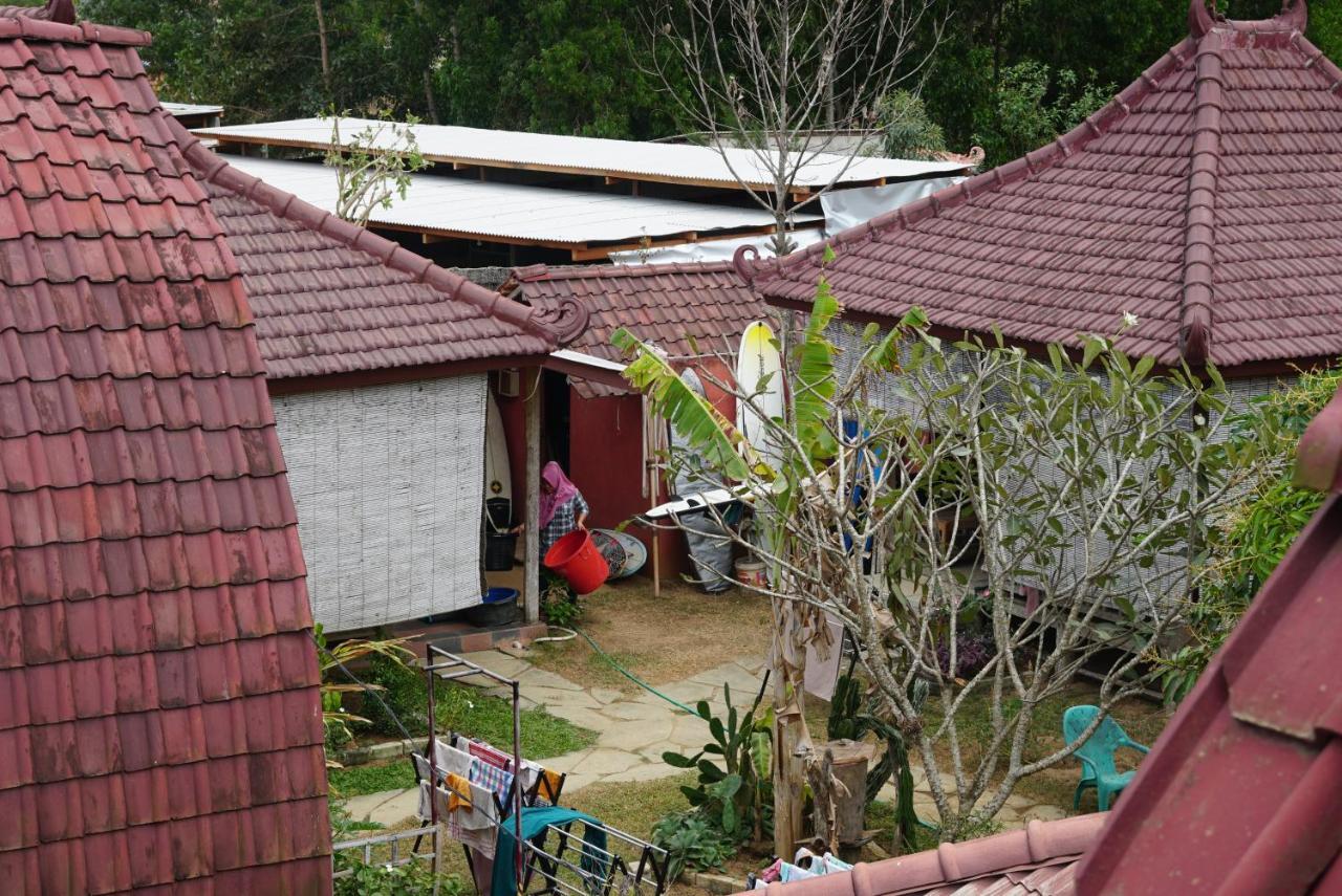 Harry'S Ocean House Pacitan Apartment Exterior photo