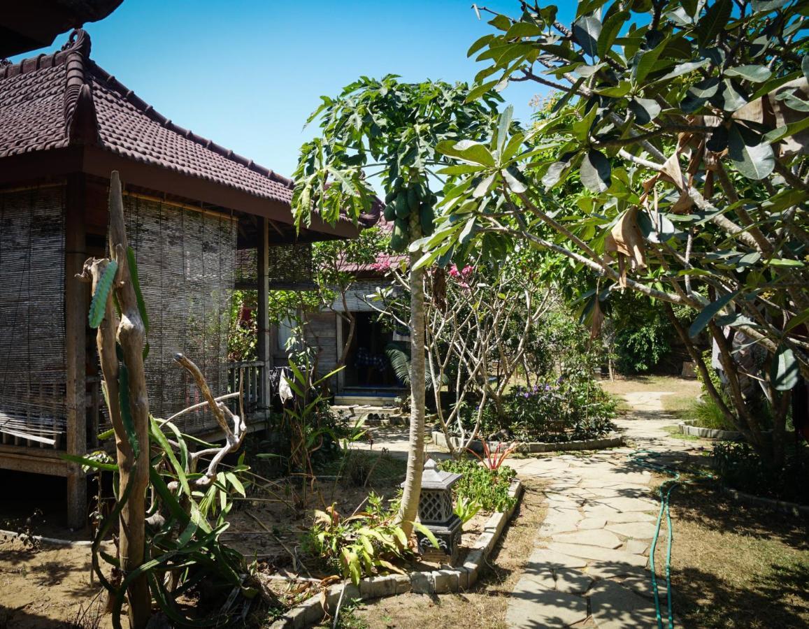 Harry'S Ocean House Pacitan Apartment Exterior photo